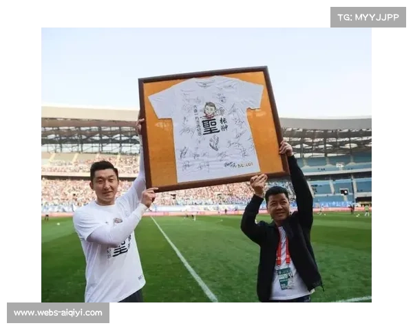 中超冠军纪念T恤发售，球迷文化产品延伸联赛影响力